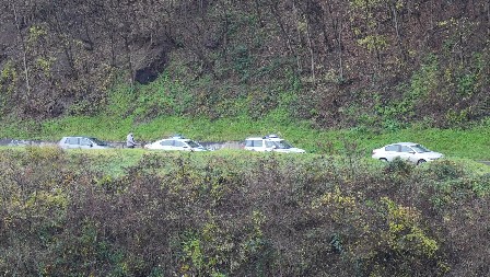 NESTALA DEVOJKA NAVODNO BILA U AUTU KOJI JE SLETEO U JEZERO Vozilo je pronađeno, sve službe hitaju ka mestu, kako bi ga pretražile