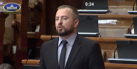 MIRKOVIĆ ZAGRMEO NA PSG U SKUPŠTINI: Zašto niste osudili sekretara vaše stranke koji je pre dva sata tukao ženu ispred Skupštine?