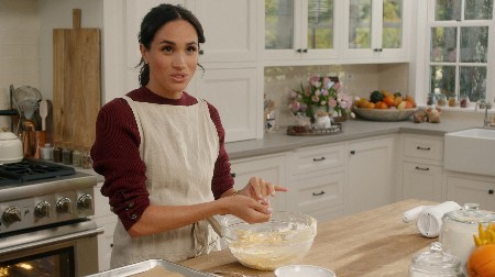 MEGAN MARKL U KUHINJI Zasukla rukave i krenula da sprema omiljeno praznično jelo, ovo Srbi obožavaju!