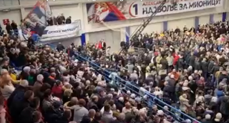 GRAĐANI MIONICE DOČEKUJU PREDSEDNIKA VUČIĆA Igla nema gde da padne (VIDEO)