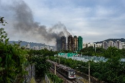 44 MRTVO, STRAHUJE SE DA JE VIŠE STOTINA POD RUŠEVINAMA! Soliteri i dalje gore, jezive scene iz Hong Konga!