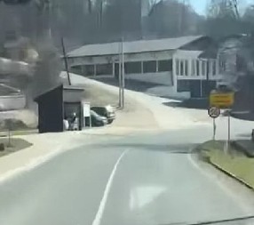 HIT SNIMAK IZ BOSNE ZAPALIO REGION Vozač se PREKRSTIO PA STAO – scena na autobuskoj stanici koja se viđa SAMO NA BALKANU! (VIDEO)