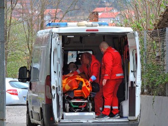 TUGA NA PUTU KOD RUME U kombiju stradala 4 RADNIKA - zakucali se u radni valjak koji je izvodio radove!