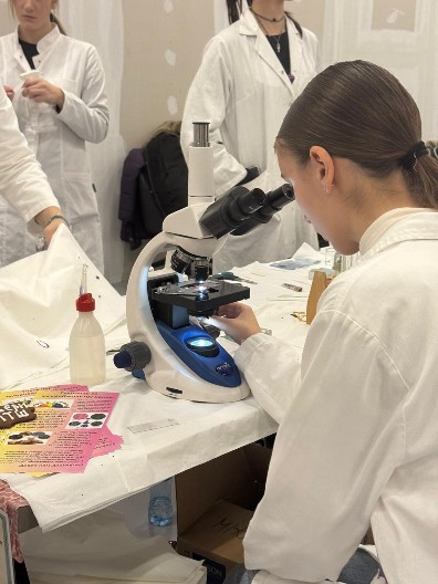 MALA LABORATORIJA VELIKIH IDEJA: Više od 600 dece u Ekspo Plejgraundu na Ekološkom festivalu nauke