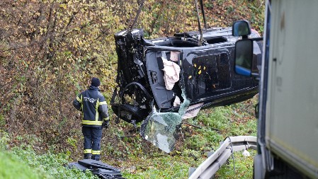 OGLASILO SE TUŽILAŠTVO U ČAČKU ZBOG POGIBIJE ANE I ALEKSANDRA Telo telohranitelja bilo za volanom, automobil uleteo u ambis