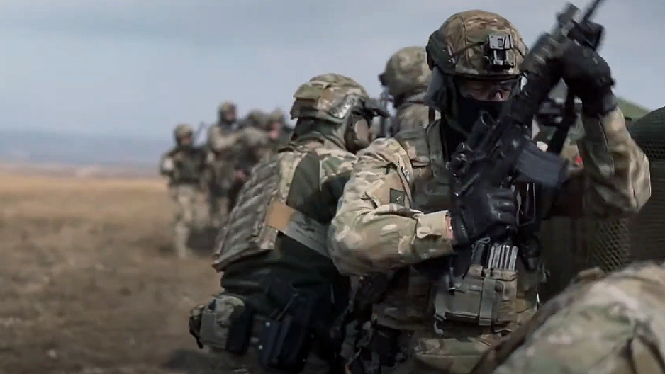 AKTIVIRAO SE KFOR NA KOSOVU Savezničke snage krenule u udruženu akciju (FOTO)