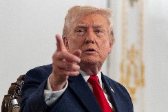 "JESI TI GLUPA?" Tramp ne ferma "nezavisne" medije, novinarki sve sasuo u lice!