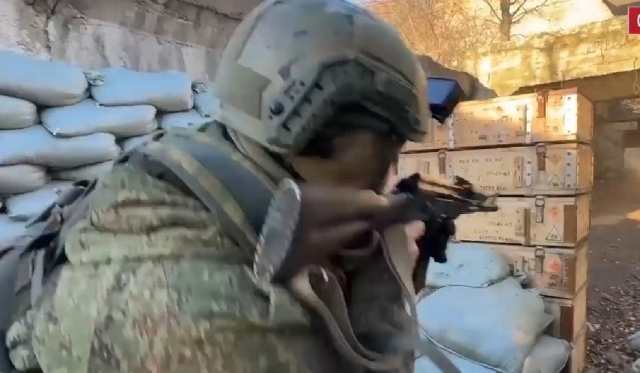 SNIMCI DIREKTNO IZ RATNE ZONE Ovako izgleda rovovska borba jurišnih jedinica grupe "Centar" (VIDEO)