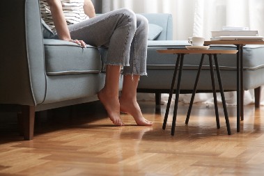 KAKO OSVEŽITI STARI PARKET Prebrišite ga ovim prirodnim rastvorom, zasijaće kao da je nov!