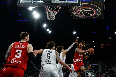 ŠOK PRED DOLAZAK NA NOGE ZVEZDI Pariz se rastao sa kapitenom ekipe