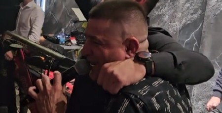 SRPSKE EMOCIJE Dok je Baja Mali Knindža nastupao u Zvorniku na binu se popeo mladić, a pesma je bila o njegovom ocu