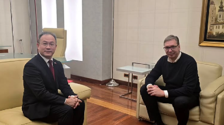 "UPOZNAO SAM GA SA NOVOUVEDENIM SANKCIJAMA NIS-u" Vučić sa ambasadorom NR Kine pred otvaranje linije Beograd - Šangaj (FOTO)