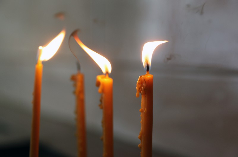 SKIDALI JOJ PROKLETSTVO PA JE OJADILI ZA 380.000 EVRA Na Božić im predala svo zlato i novac