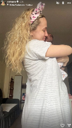 MILICA VELIČKOVIĆ RASPLAKALA JAVNOST! Objavila prvu fotografiju kako čvrsto grli ćerku, evo kako izgleda posle teškog porođaja