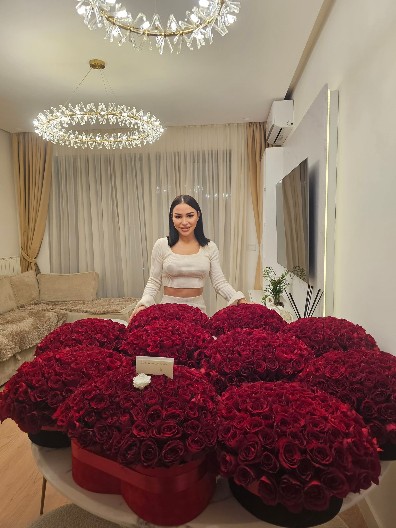 "MISLILI SU DA SAM OTEKLA OD BOTOKSA, SMEJALI SU MI SE DOK SAM BILA BOLESNA" Naša pevačica progovorila o teškim trenucima!