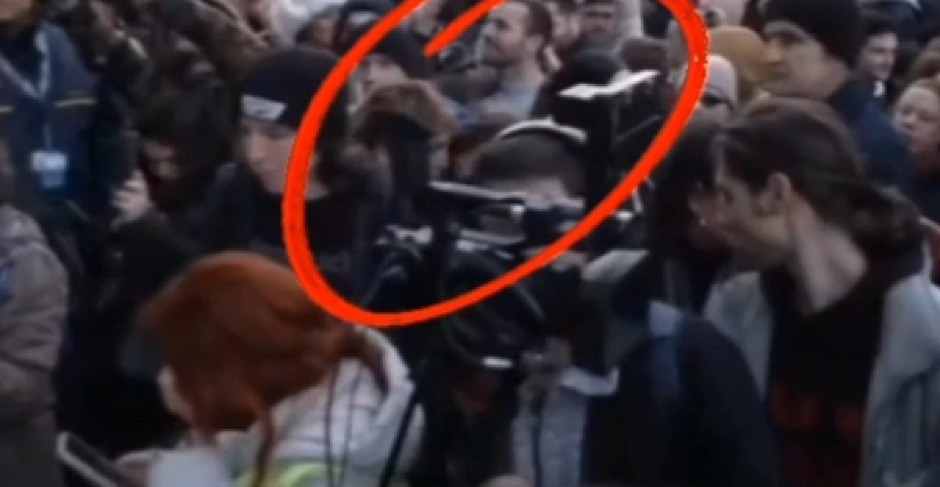 NERVNO RASTROJSTVO MILE PAJIĆ: Izgubljenog pogleda, namrštena, teši je Gruhonjićev jurišnik Dinić (VIDEO)