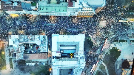 PROTEST PROPAO Ispred Ustavnog suda bilo upola manje ljudi nego na Slaviji