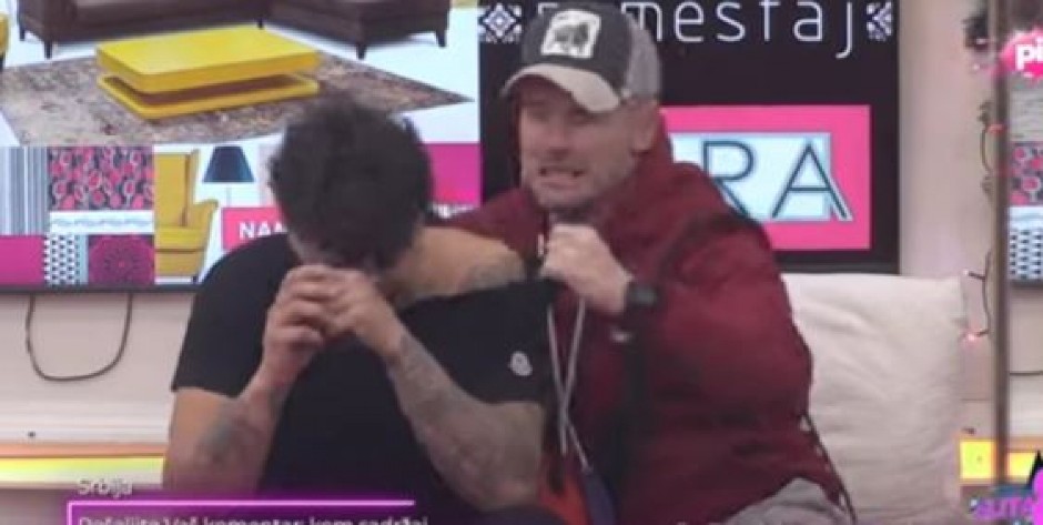 TERZINA PORODICA ZA SVE PARE SLAVILA ROĐENJE MALE BARBARE Komšije otkrile, cela familija bila na okupu!