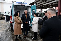 Elek sa saradnicima posetio Gračanicu, novo ambulantno vozilo za Hitnu pomoć u Lapljem selu