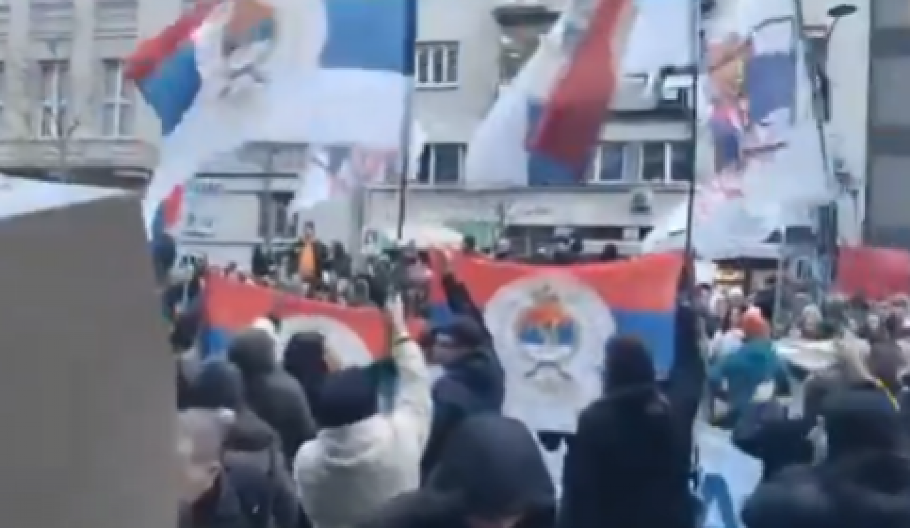 BAŠ NAS BRIGA ZA TZV. KOSOVO I REPUBLIKU SRPSKU: Organizatori studentskih blokada zabranili patriotska obeležja! (FOTO/VIDEO)