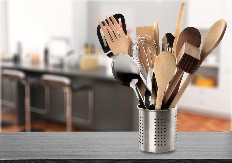 ŠTA JE BRE SVE OVO POČELO DA IZLAZI IZ NJIH? Potopila varjače u kipuću vodu, a ono što se desilo nakon toga je sve zgrozilo