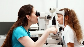 MOŽDANI UDAR MOŽE SE PREDVIDETI I SPREČITI Opasnost otkriva jednostavan pregled oka