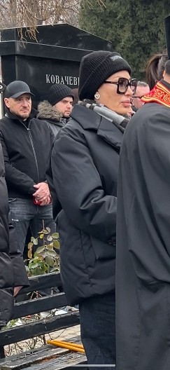 PRIJATELJI ODUŠEVLJENO PRILAZE LUKI BOJOVIĆU KAKO BI SE POZDRAVILI SA NJIM Svi ostali začuđeni kada su ga ugledali ovde (FOTO/VIDEO)