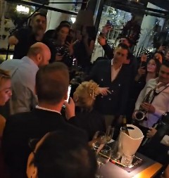 ZBOG OVOGA JE VESNA ZMIJANAC PREKINULA NASTUP! Pojavio se snimak, mreže gore (VIDEO/FOTO)