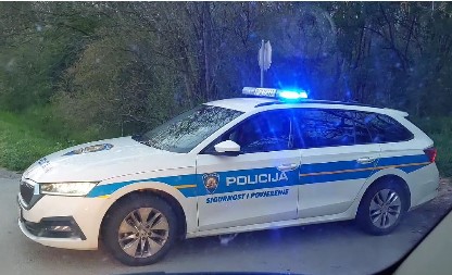UČENIK DONEO KUHINJSKI NOŽ U OSNOVNU ŠKOLU, POLICIJA ODMAH REAGOVALA Incident zabrinuo ceo Split