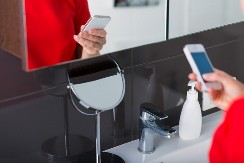 NOSITE SA SOBOM MOBILNI TELEFON U KUPATILO?  Posle ovoga, više vam nikada neće pasti na pamet da to radite!