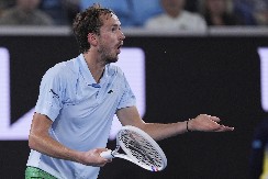 PRVORAZREDNA SENZACIJA U MELBURNU Jedan od najvećih favorita za titulu ispao u drugom kolu!