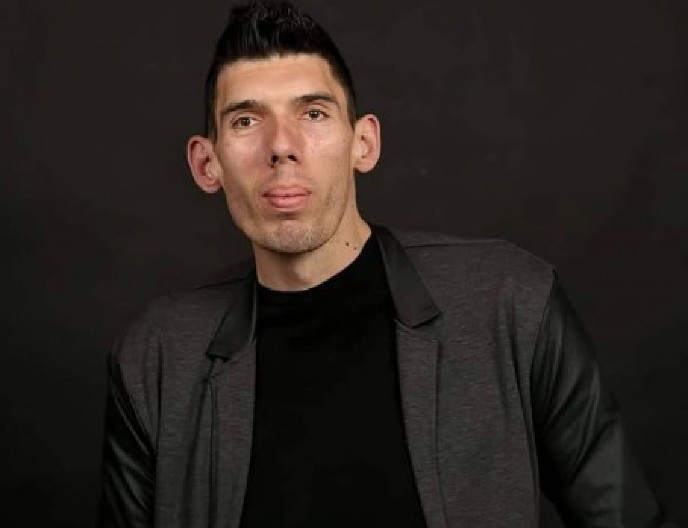 DALIBOR IZ ZRENJANINA JE NAJVIŠI SRBIN Broj cipela mu je da se naježiš, a kad čujete kako ulazi u kuću neće vam biti dobro!