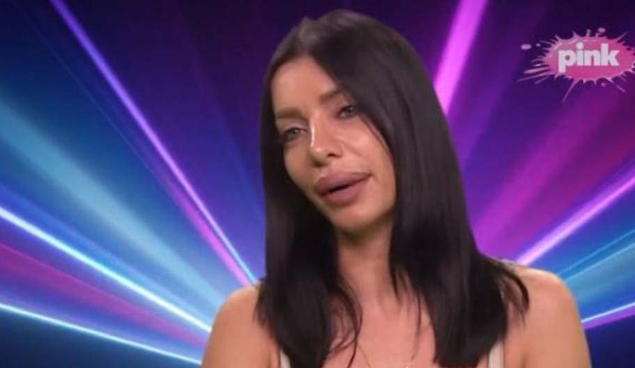 ALEKSANDRA NIKOLIĆ POKAZALA TRUDNIČKI STOMAK! Učesnica Elite šokirala, svi se pitaju da li je ovo moguće?! (FOTO)