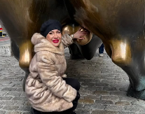 JOVANA JEREMIĆ PONOSNO UHVATILA BIKA ZA M**A! Voditeljka Pinka ne krije sreću, izazvala lavinu komentara fotografijom