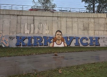 KIRKOVIĆ! U Beogradu osvanuo mural posvećen tragično ubijenom Čarliju Kirku!