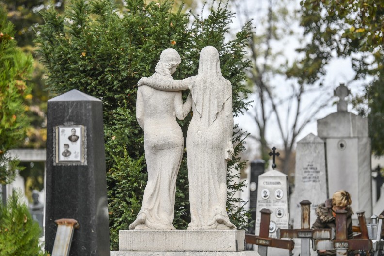 ODRŽAN JOŠ JEDAN VEOMA POSEĆEN VOĐENI OBILAZAK NOVOG GROBLJA SA TEMOM "BARDOVI SPRSKOG GLUMIŠTA"