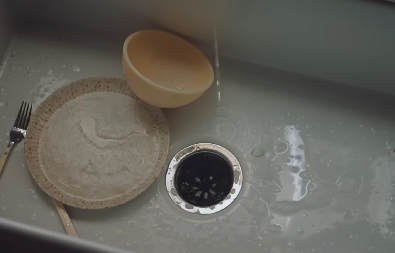 NE OSTAVLJAJTE SUDOVE DA PRENOĆE Bakterije počinju da igraju kolo, a javlja se i nešto još gore