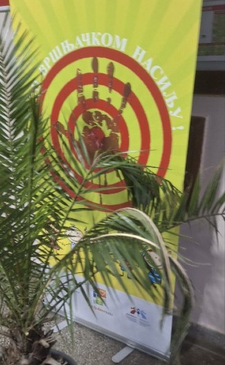 SKANDAL! U Sečnju KRVAVE ŠAKE dočekale birački odbor i prve glasače!