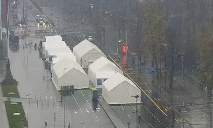 TERORISTIČKI NAPAD ISPRED SKUPŠTINE Izboden nožem u Ćacilendu!