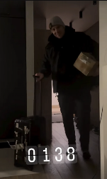 SLOBA RADANOVIĆ KONAČNO STIGAO U BEOGRAD Pevač na aerodoromu bio zarobljen dva dana, sada se oglasila njegova supruga! (VIDEO)