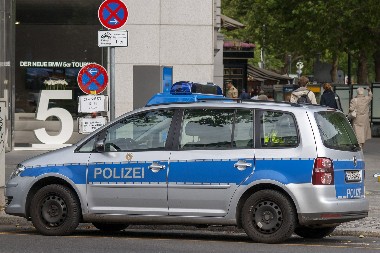 OGNJEN (21) I SAFET (48) POGINULI U MINHENU Vozač "poršea" prošao kroz crveno i prepolovio "reno"