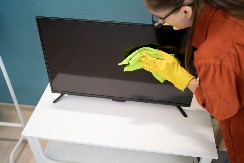 PRESTANITE DA PRAVITE ISTU GREŠKU Ovo je jedini način da pravilno očistite ekran televizora