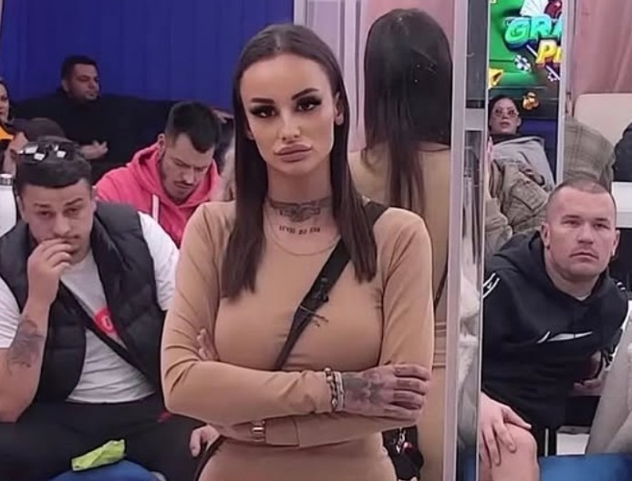 DOKAZ KOJI ŠOKIRA! Rijaliti učesnik objavio šokantne poruke, sve tajne Teodore Delić o neverstvu isplivale javno! (FOTO)