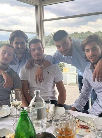 Bahati vozač BMW koji je usmrtio taksistu u Novom Sadu u društvu BLOKADERA! (FOTO)