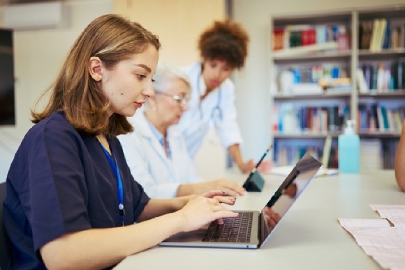 MEDICINSKA SESTRA OTKRIVA „Ovo je 6 znakova da se osoba nalazi svega nekoliko dana od smrti“