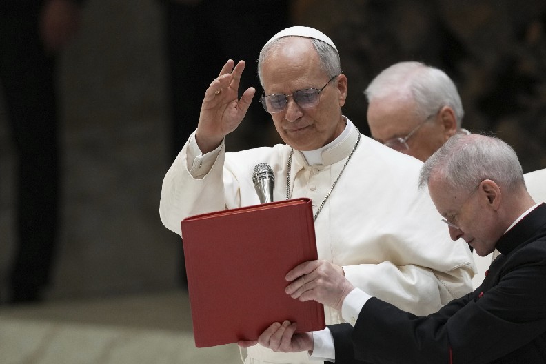 "NE POKUŠAVAJ" Papa Lav XIV se obratio Trampu
