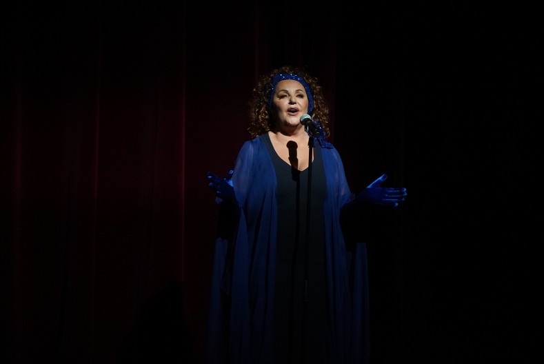 ANA BEKUTA NAKON RAZVODA OSTALA NA ULICI Nije imala prebijenog dinara u džepu, živela kao podstanarka kod ovog estradnog para