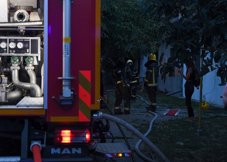POŽAR U BAČKOM GRADIŠTU  Vatra progutala veći deo kuće