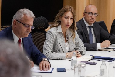 DRŽAVA OBEZBEĐUJE STABILNOST SNABDEVANJA: Đedović Handanović sa naftnim kompanijama o merama za tržište