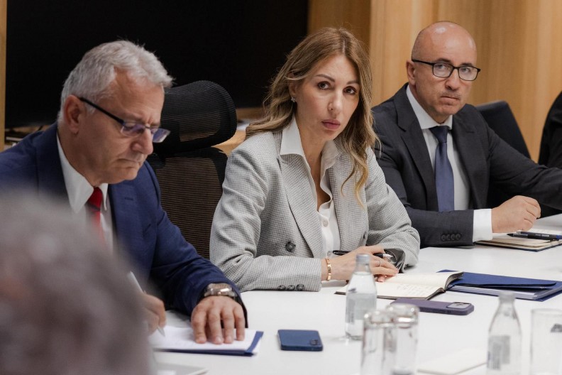 DRŽAVA OBEZBEĐUJE STABILNOST SNABDEVANJA: Đedović Handanović sa naftnim kompanijama o merama za tržište